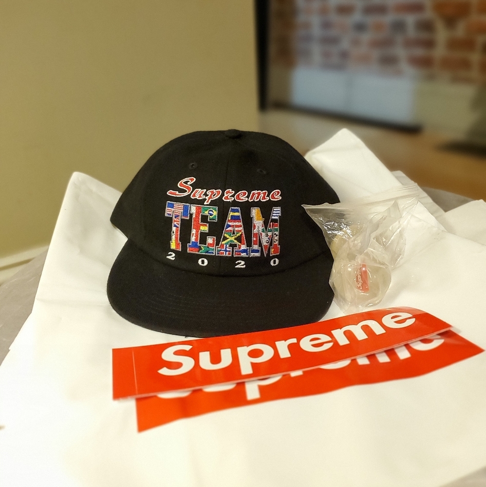 "SUPREME TEAM" 6-PANEL SNAPBACK CAP (Unisex)